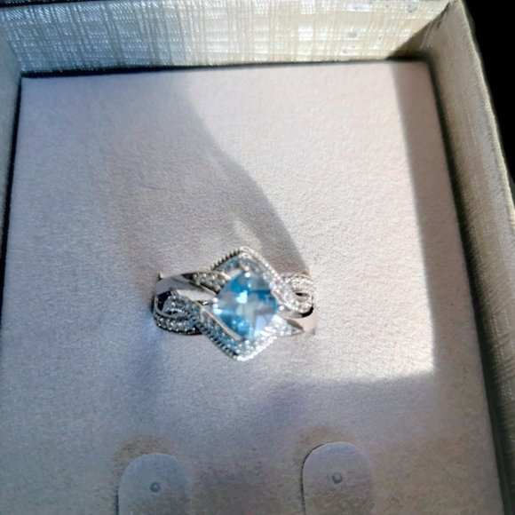 NWOT ZALES SKY BLUE TOPAZ RING - Picture 2 of 7
